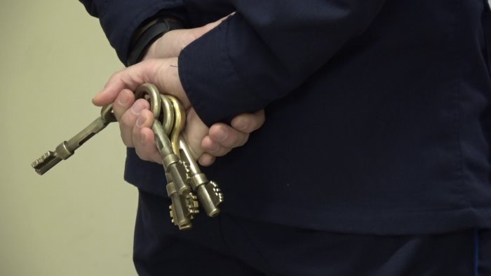 dramma carceri di giacomo un morto a gorizia e un salvataggio in campania