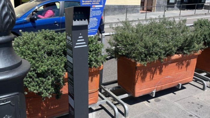 amalfi installati i raccoglitori per il riciclo dei mozziconi di sigaretta