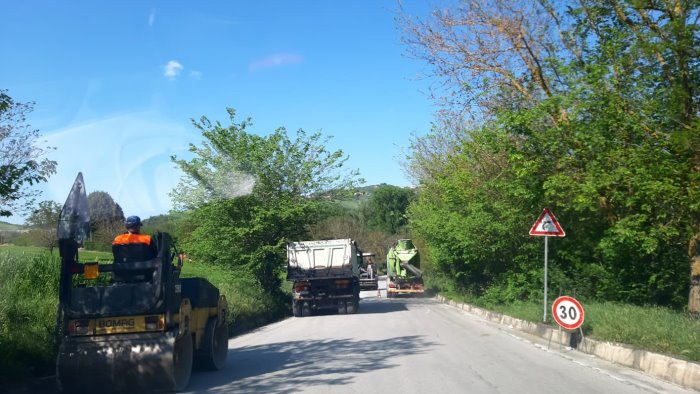 rfi usa le strade per il transito dei mezzi pesanti e le ripara ecco un esempio