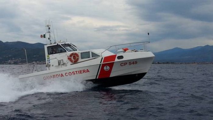 sapri sequestrata area per le lavorazioni nautiche nel porto