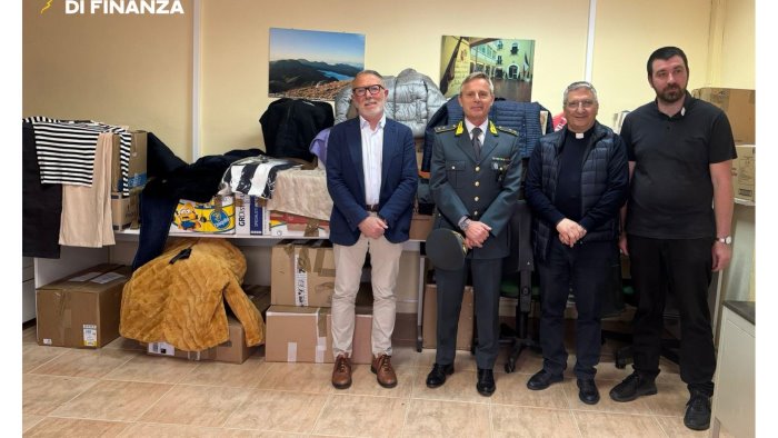 il cuore della finanza devoluti in beneficenza capi d abbigliamento sequestrati