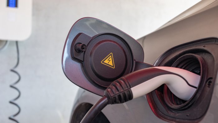rottamazione e incentivi per auto e moto elettriche ecco cosa sapere