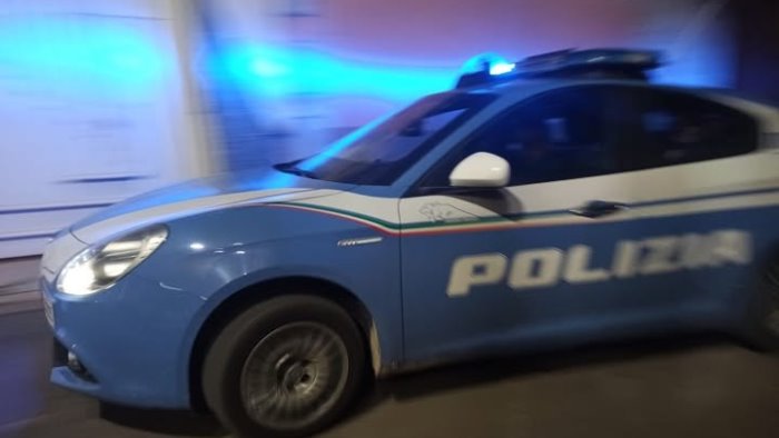 latitante catturato dalla polizia blitz nel covo a castel volturno