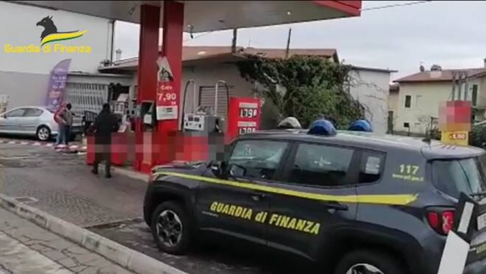 speculazioni sui costi dei carburanti via ai controlli a tappeto della finanza