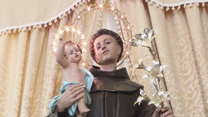 ariano fumata bianca per i solenni festeggiamenti in onore di sant antonio