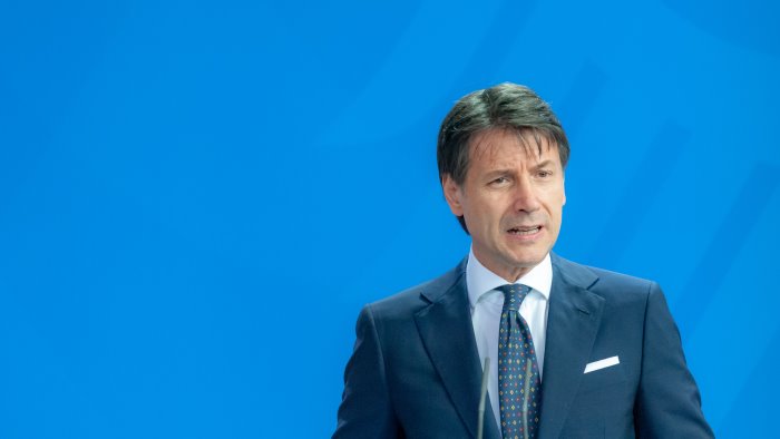 conte accusa il governo meloni complicita con il genocidio a gaza