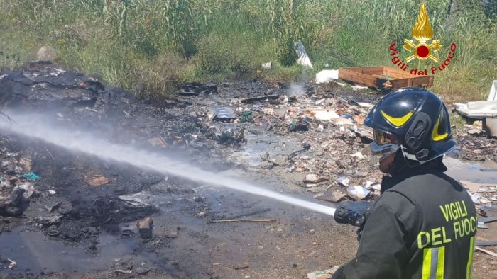 pontecagnano ennesimo incendio alle spalle del centro sportivo mary rosy