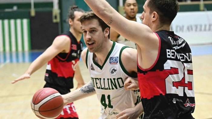 avellino basket trauma renale per bortolin indefiniti i tempi di recupero