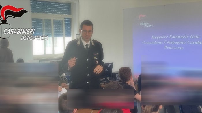 contro bullismo cyberbullismo e dipendenze adolescenziali l arma nelle scuole
