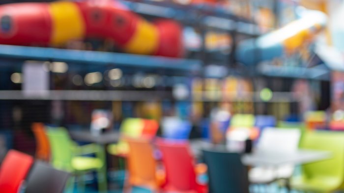 minacce e botte ai bimbi dell asilo maestra sospesa dal servizio a marano