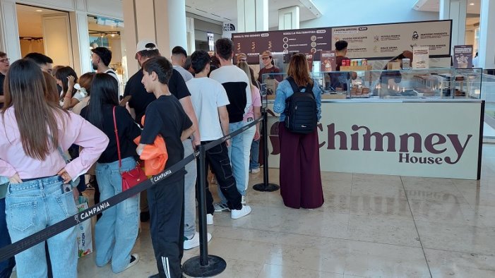 ecco chimney house al centro commerciale campania