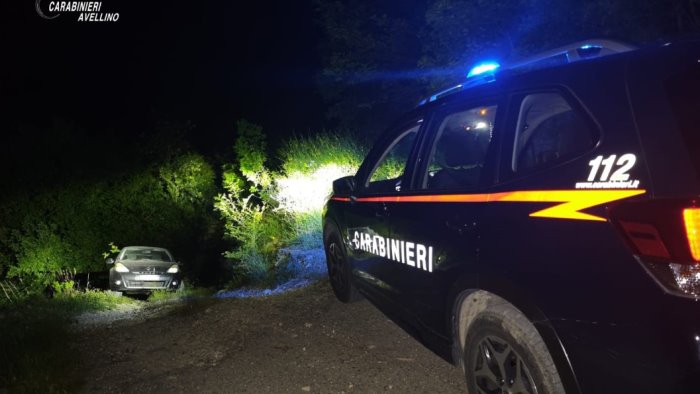paura a greci rischia di cadere con l auto nel burrone salvato in extremis