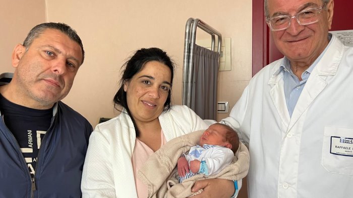 diventa mamma a 45 anni dopo 15 di attesa e 10 miomi uterini rimossi