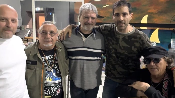 gragnano rende omaggio a pino daniele grande concerto in piazza san leone