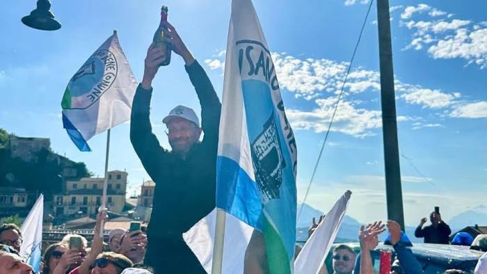 il ritorno di de angelis via invidie e rancori chiusano e il paese del sorriso