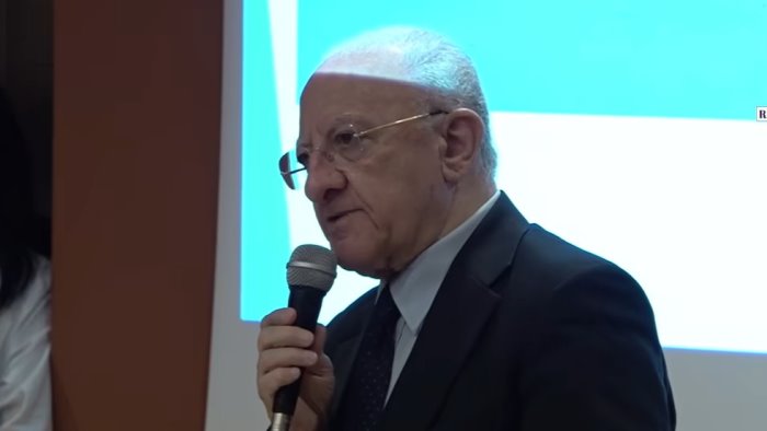 de luca chirurghi fanno visite in campania e poi operano al nord