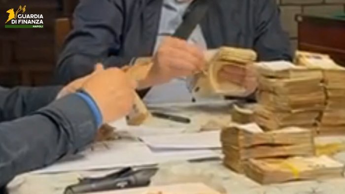 arrestato per corruzione sequestrati oltre 100mila euro al sindaco di sorrento