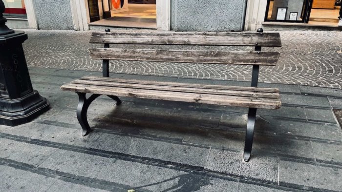 napoli l appello aumentate le panchine al vomero