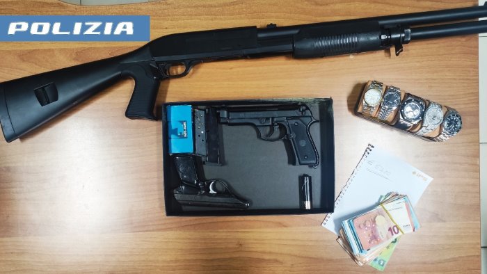 casoria nasconde armi in casa arrestato