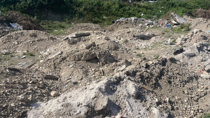 oltre 6000 mq di terreno utilizzati come discarica abusiva scatta il sequestro