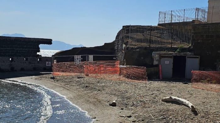 gaiola recuperato l antico porticciolo ma sprofondano i gradini sito chiuso