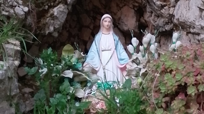 mercogliano si rinnova la tradizionale processione all acqua del pero