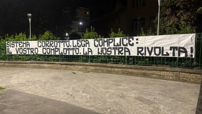 foto salernitana ultras alzano la voce complotto di un sistema corrotto