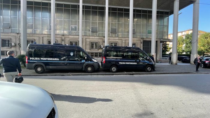 solofra incendi su commissione l indagato ha risposto alle domande del gip