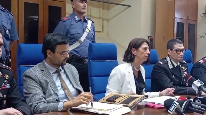 tucci ha avuto quella reazione perche martina non voleva continuare relazione