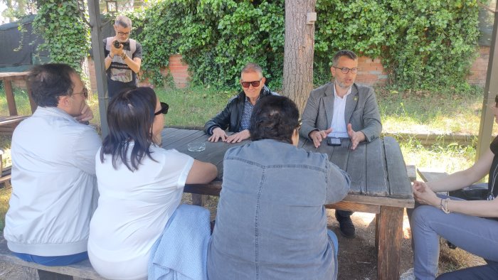 civico 22 incontra i cittadini affrontare degrado crisi commercio e dissesto