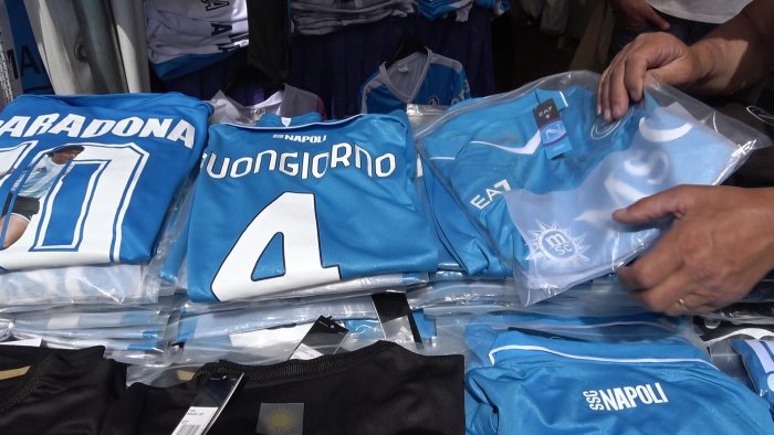 napoli tre passi verso il sogno scudetto tra sofferenza e scaramanzia