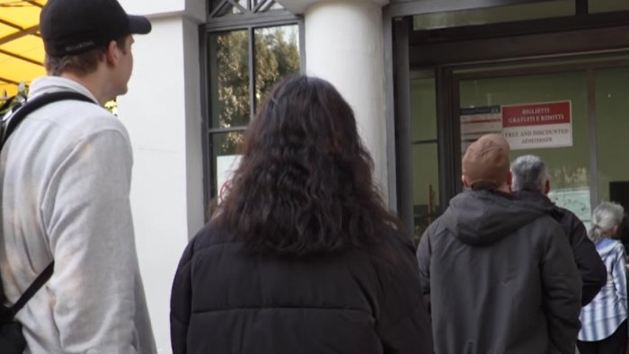 pompei lunghe file agli scavi protestano le guide