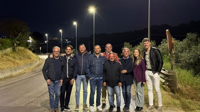 ponte via piana finalmente illuminata dopo quasi 25 anni