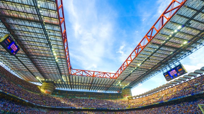sette arresti per la doppia curva affari mafiosi tra stadio e usura