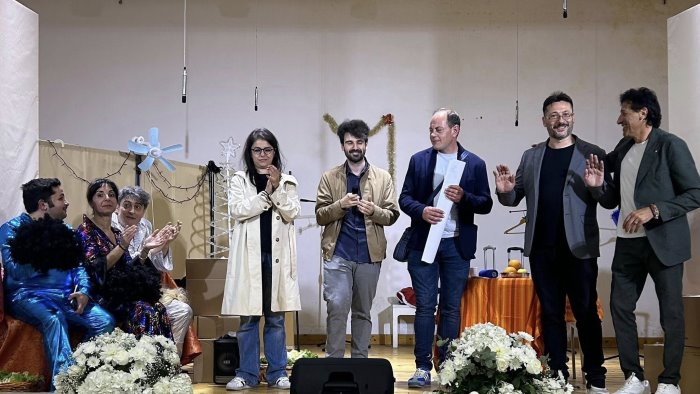 104 motivi per convivere spettacolo di beneficenza a sostegno della caritas