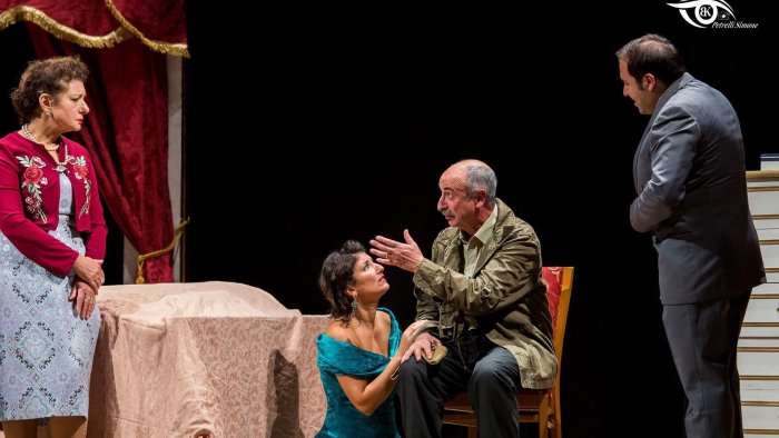 lioni le bugie con le gambe lunghe