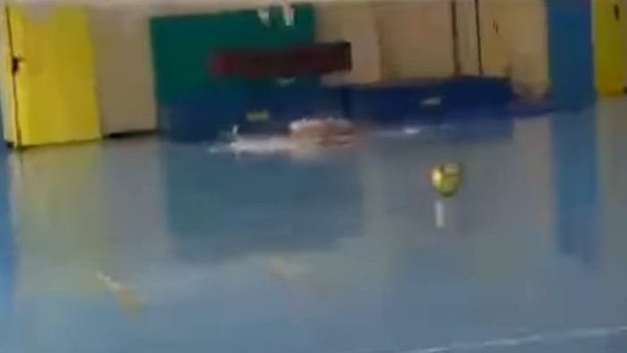 casoria crolla il soffitto in una scuola alla presenza di studenti e docenti