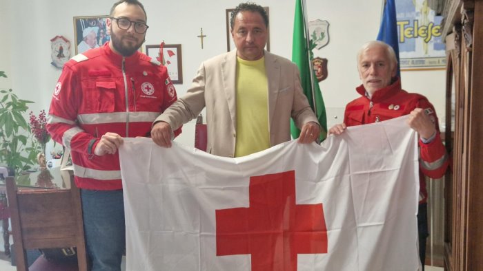 giornata mondiale della croce rossa consegnato vessillo al sindaco di telese