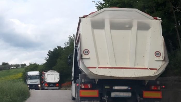 camminare a piedi fa bene alla salute ma attenzione lungo questa strada