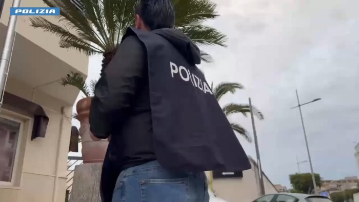 video-vendevano-informazioni-di-vip-e-calciatori-presi-i-poliziotti-spioni