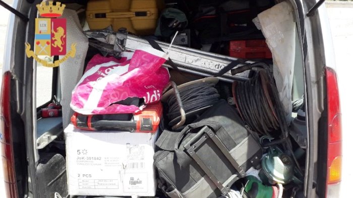 casoria la polizia denuncia un 55enne per ricettazione