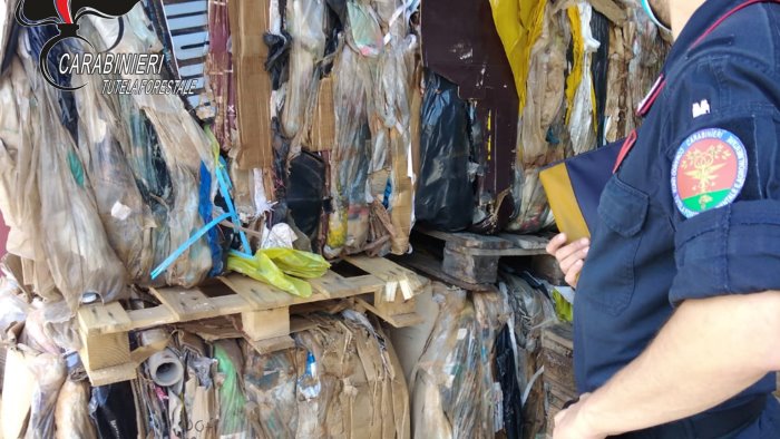 blitz dei carabinieri forestali 4 persone denunciate