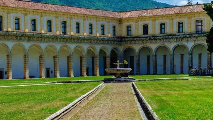 festa 2 giugno alla certosa di padula costituzione in regalo