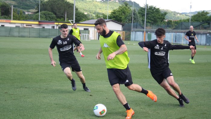 benevento giallorossi in campo ecco le foto