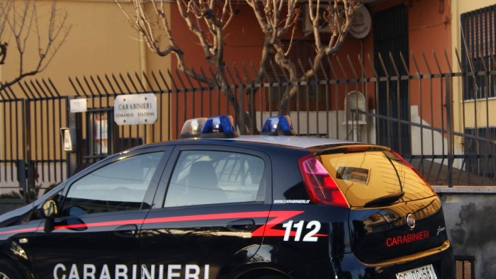 in piazza convento con un coltello a serramanico denunciato