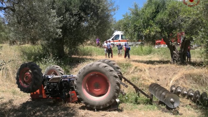 travolto dal trattore grave 53enne trasferito al cardarelli