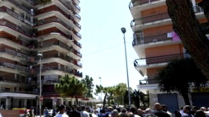 mondragone l esercito presidia la zona rossa