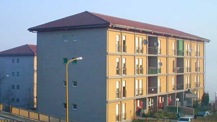 amianto crolli isolamento la protesta di contrada alvanite