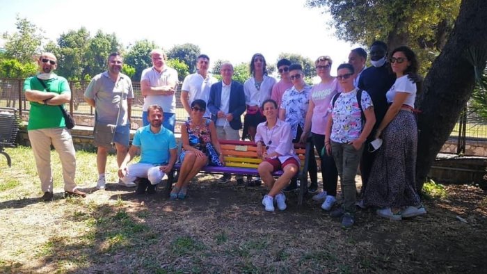 torre annunziata la panchina rainbow contro l omotransfobia