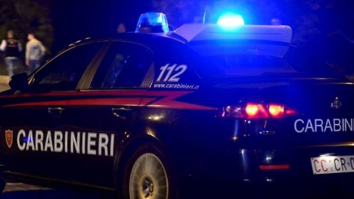 incidente nella notte 3 auto coinvolte feriti 2 carabinieri